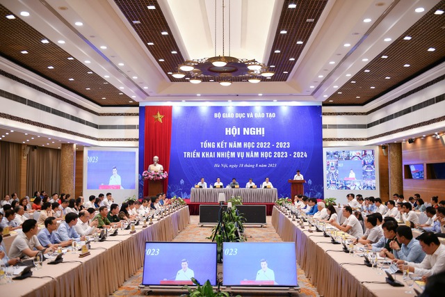 Thủ tướng dự Hội nghị trực tuyến tổng kết năm học 2022 – 2023 và chuẩn bị cho năm học mới 2023 – 2024