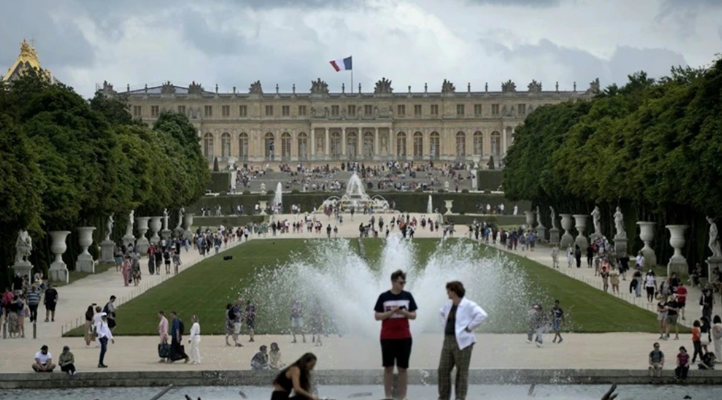 Cảnh sát Pháp báo động có bom tại Cung điện Versailles