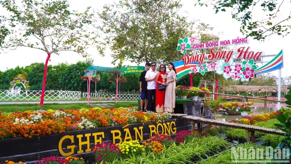 Thành công từ Festival hoa kiểng đầu tiên ở miền Tây Nam Bộ