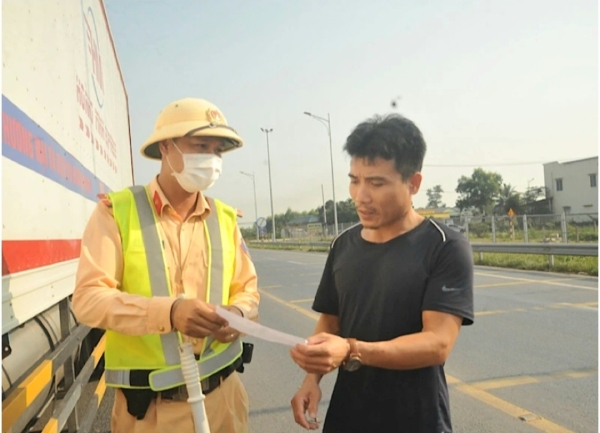 Kiểm tra thông tin qua VNeID có giá trị như kiểm tra trực tiếp giấy tờ