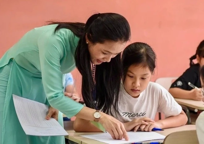 Cấm giáo viên thu tiền dạy thêm của học sinh chính khoá