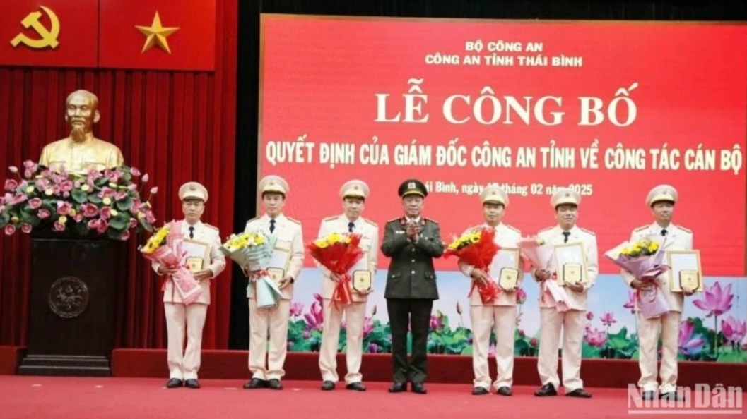 Sáu đồng chí lãnh đạo thuộc Công an tỉnh Thái Bình tình nguyện nghỉ công tác trước tuổi