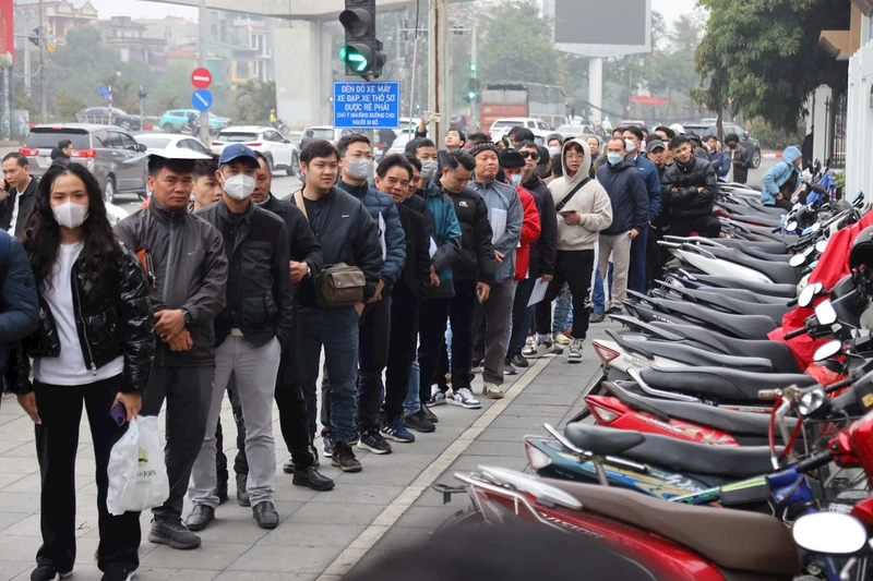 Nhiều điểm cấp đổi giấy phép lái xe quá tải