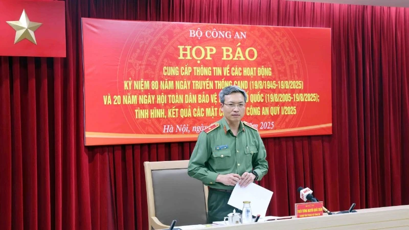 Khởi tố Hằng 