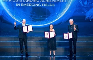 Chủ nhân Giải thưởng VinFuture được vinh danh ở Giải thưởng Breakthrough 2025