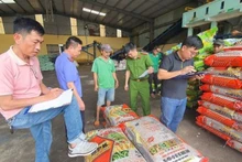Hòa Bình triệt xóa cơ sở sản xuất hàng nghìn tấn phân bón giả, kém chất lượng