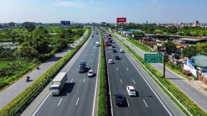 Xử phạt xe tải đi vào làn sát dải phân cách trên cao tốc Pháp Vân-Cầu Giẽ, Hà Nội-Hải Phòng