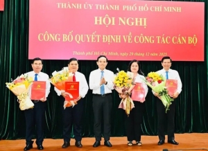 Công bố các quyết định về công tác cán bộ với 4 Ủy viên Ban Thường vụ Thành ủy