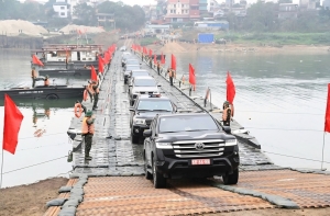 Thủ tướng Chính phủ biểu dương lực lượng Quân đội thần tốc bắc cầu phao qua sông Lô