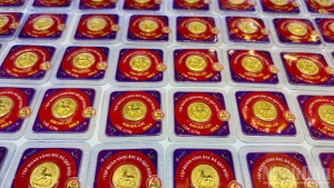 Chiều 23/3, giá vàng tiếp tục rơi, giảm 5-7 triệu đồng/lượng