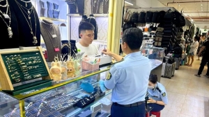 Thành phố Hồ Chí Minh đồng loạt xử lý hàng giả tại các điểm mua sắm nổi tiếng