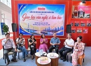 Giao lưu văn nghệ sĩ đất Cảng gắn bó với Báo Nhân Dân