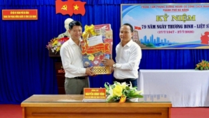 Phó Bí thư Thường trực Thành ủy Nguyễn Đình Vĩnh thăm, tặng quà Trung tâm Phụng dưỡng người có công với cách mạng thành phố