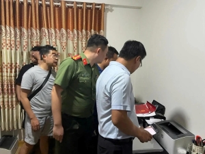 Triệt phá đường dây làm văn bằng và chứng chỉ giả quy mô lớn Triệt phá đường dây làm văn bằng và chứng chỉ giả quy mô lớn